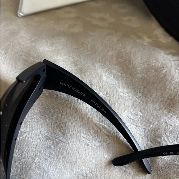 GENTLE MONSTER x MUGLER SUNGLASSES - Picture 8 of 16